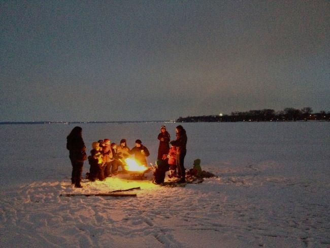 Celebra una fiesta en un lago congelado